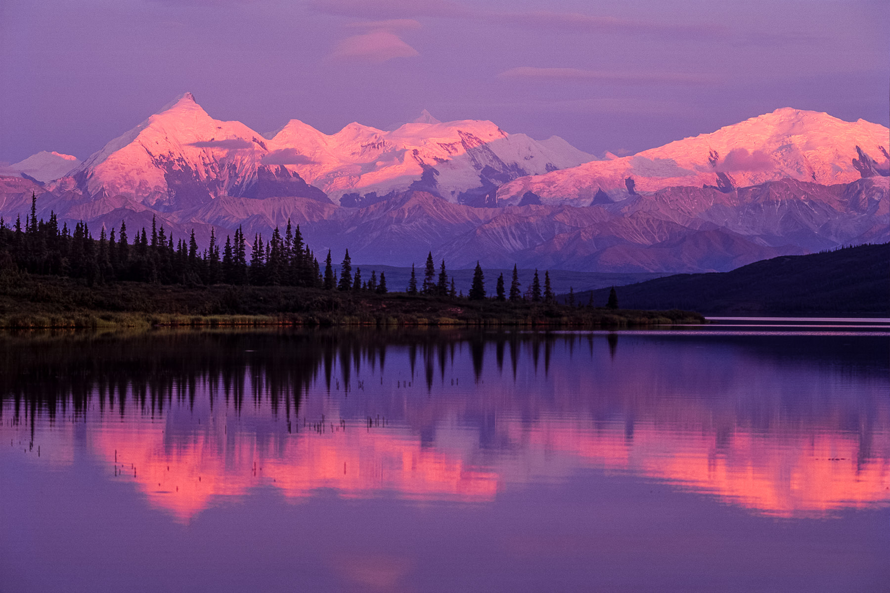 Photograph of early morning colors at Wonder Lake in Denali National Park, Alaska, taken by Gil Lopez-Espina