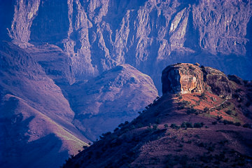 LE-AF-LA-02&nbsp;&nbsp;&nbsp;&nbsp;&nbsp;&nbsp;&nbsp;&nbsp; Violet Hues, Royal Natal National Park, Drakensberg Mountains, South Africa